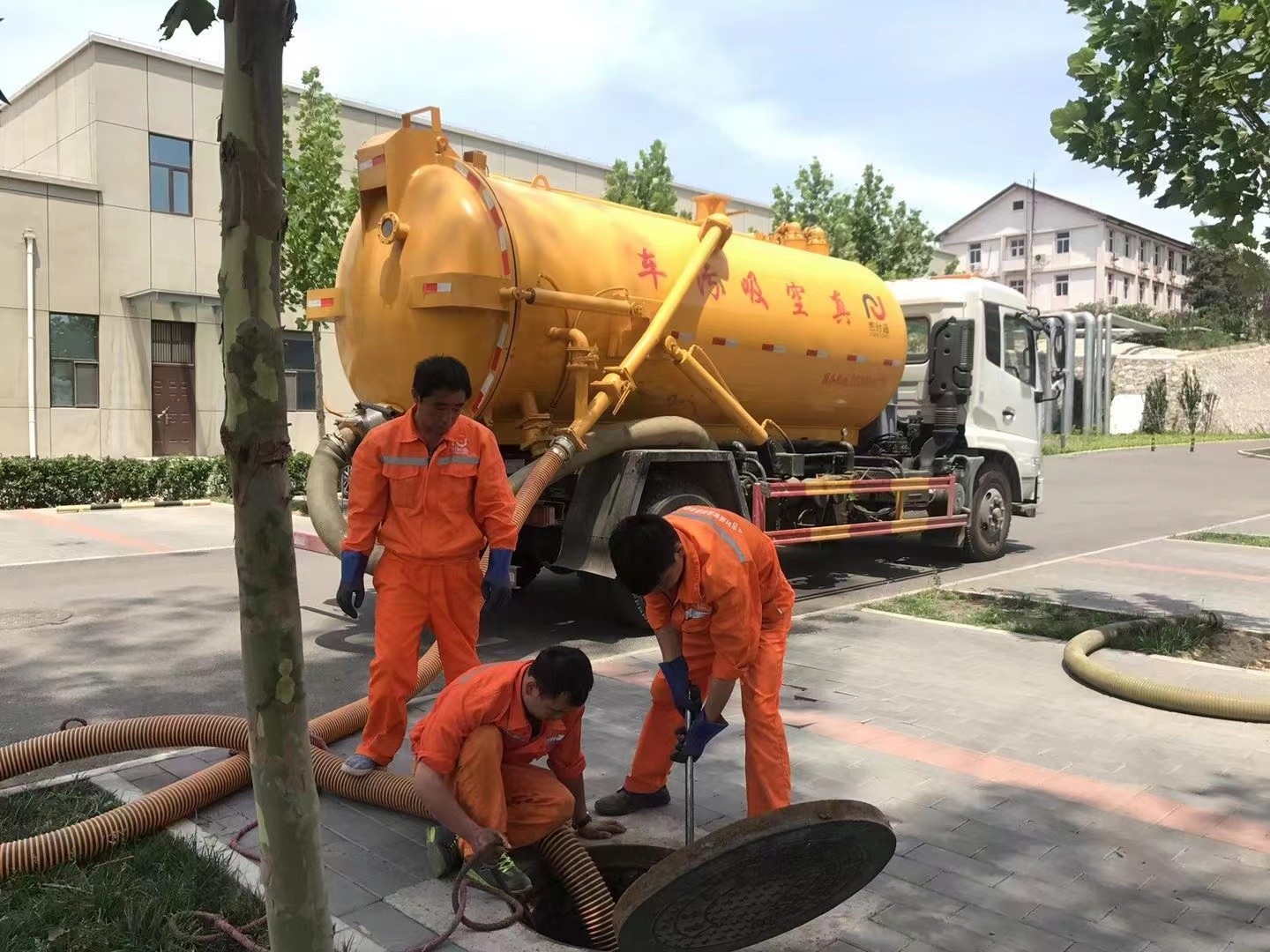 梅江化粪池清理与5-8吨吸粪车施工效率分析